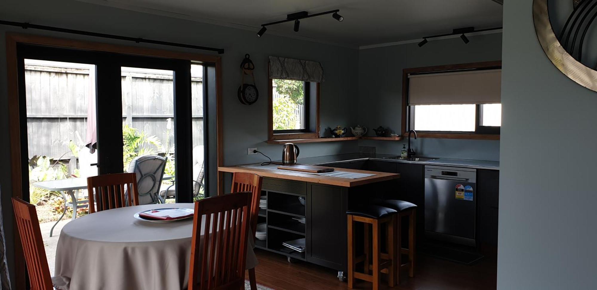Warm & Welcome On Whiteley New Plymouth Room photo